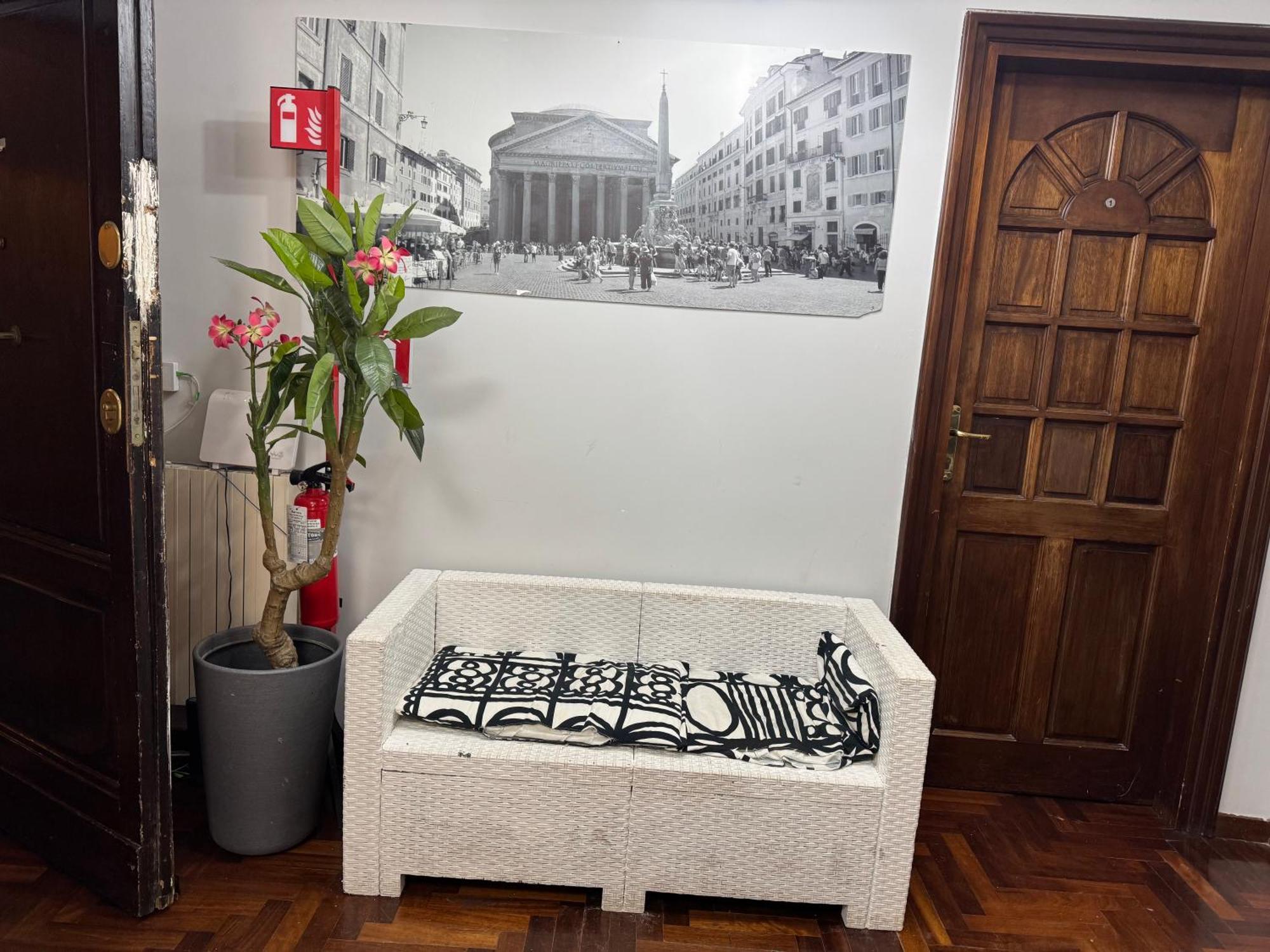 Destination In Rome Hostel Bagian luar foto